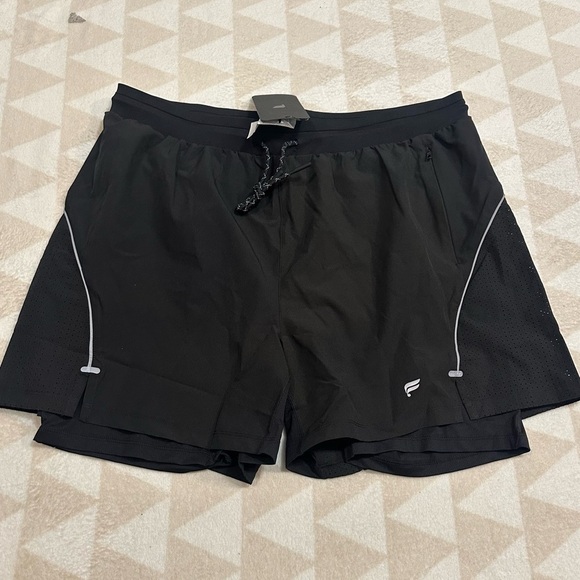 Fabletics The Kadence Short Lined 5in - Picture 3 of 5
